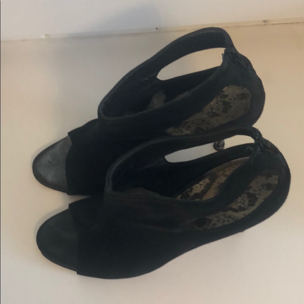 Manolo Blahnik Open Toe Suede Bootie. Sz 39. - Picture 4 of 6